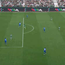 差点送礼！弗莱肯出现低级失误，后场出球直接传到对方球员脚下